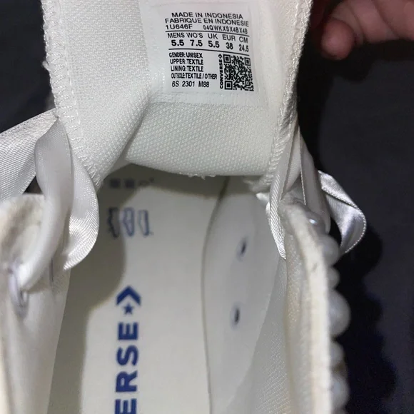 Custom made Swarovski And Pearls high top converse - Picture 4 of 11